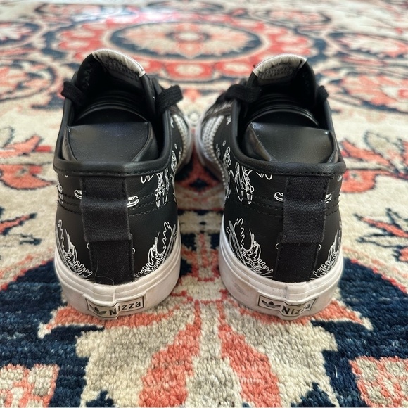 adidas x Disney Goofy Nizza in Black - Picture 10 of 15